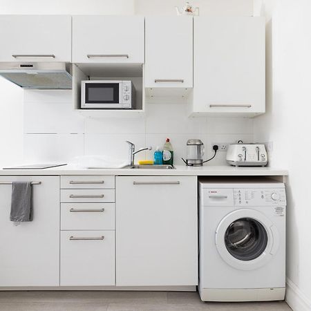 Bright Studio On Golders Green Road ลอนดอน ภายนอก รูปภาพ